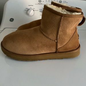 Tan Ugg Boots Size 10 middy